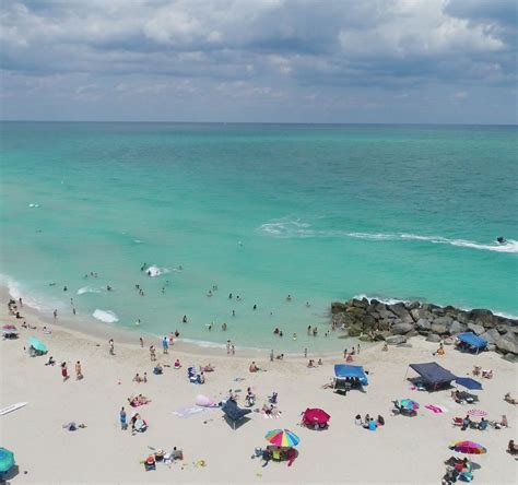 The beach is part of Haulover Park, which is immediately north of Haulover Inlet on the north boundary of Bal Harbour, and is immediately south of Sunny Isles Beach. . Haulover beach